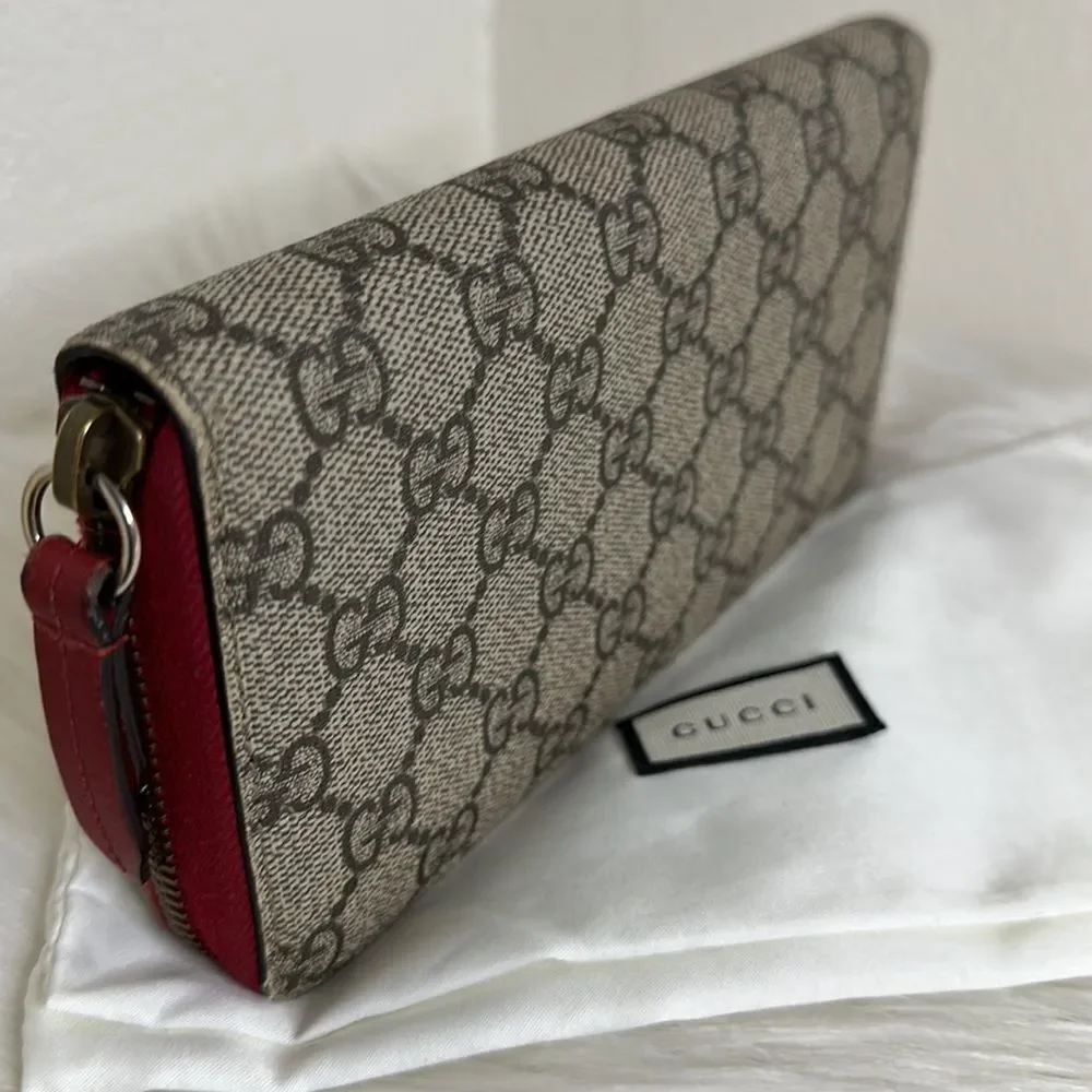 💯Authentic Gucci Beige/Red GG Supreme Canvas Cherry Zip Around Wallet🍀